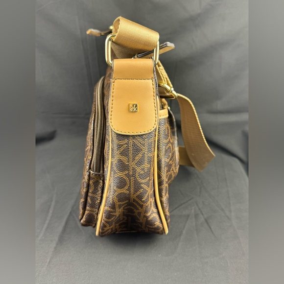 Calvin Klein Monogram Crossbody Purse RN 54163 CA 57151 - Good Condition - Picture 9 of 16